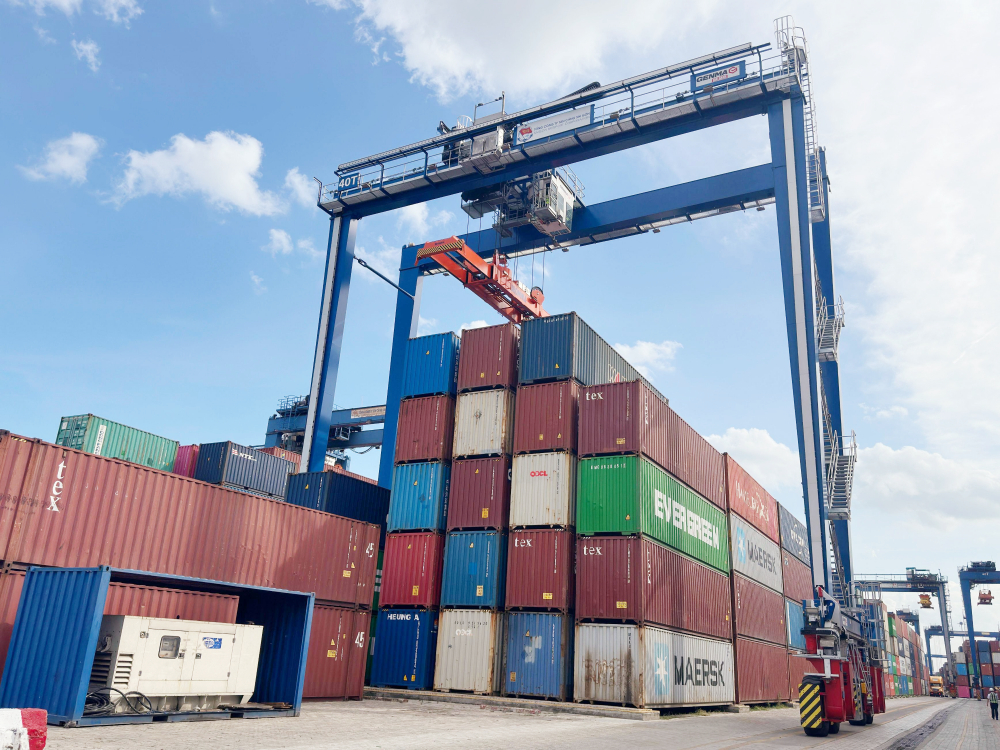 近日，GENMA品牌成功签约海外客户2台2,000吨/小时桥式抓斗卸船机订单。(图1)