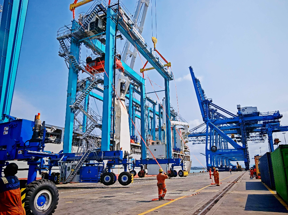 GENMA 10台45吨混动RTG交付东非客户，卓越履约能力持续赢得客户信赖(图1)